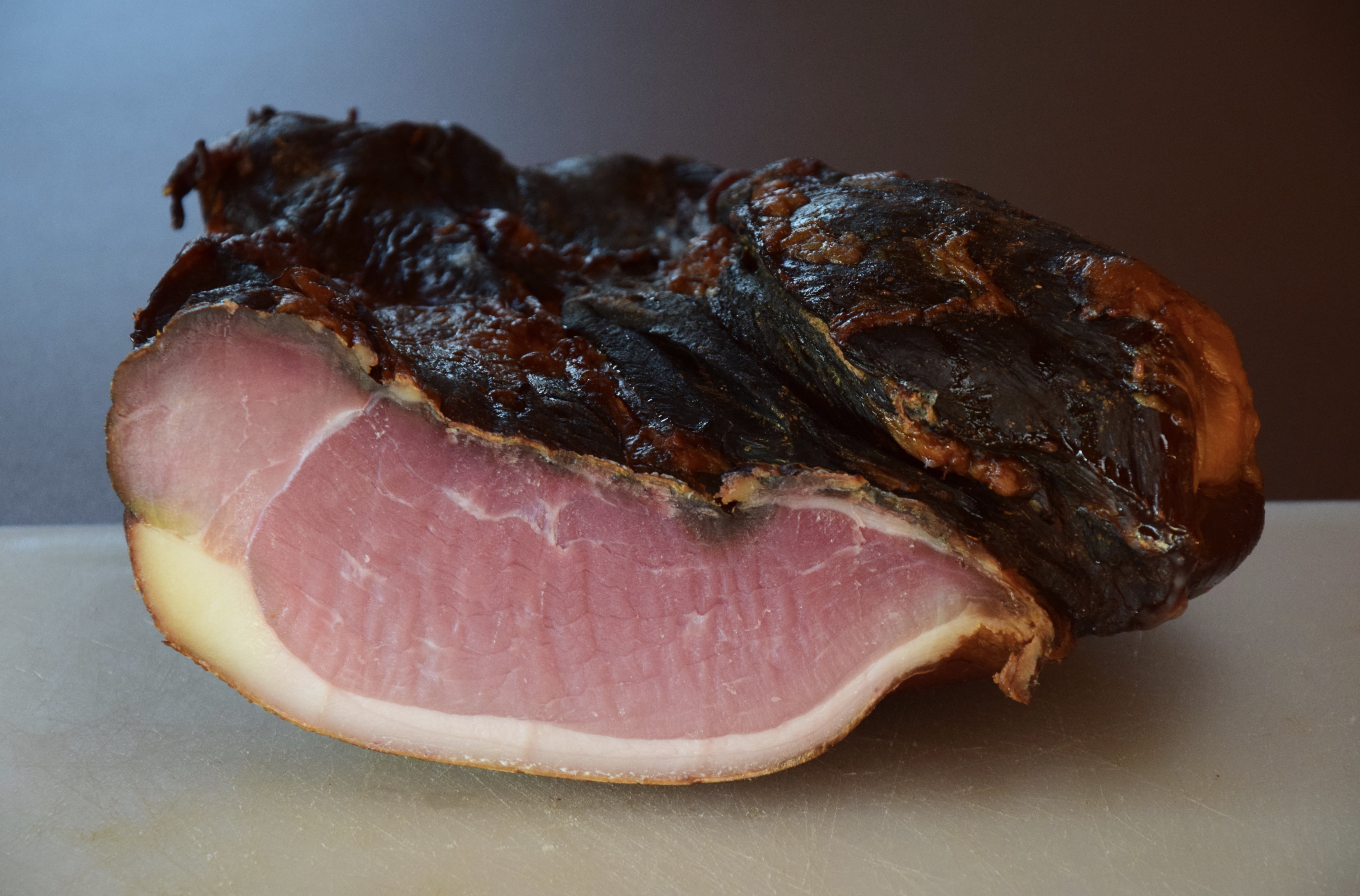 Jambon fumé et séché de porc Cul-Noir Alsacien : produit brut